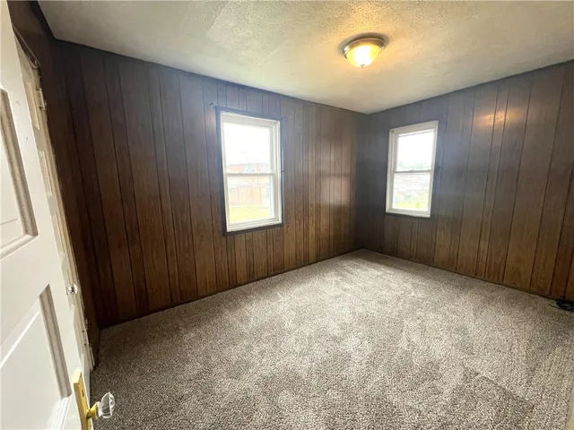 a view of empty room with window