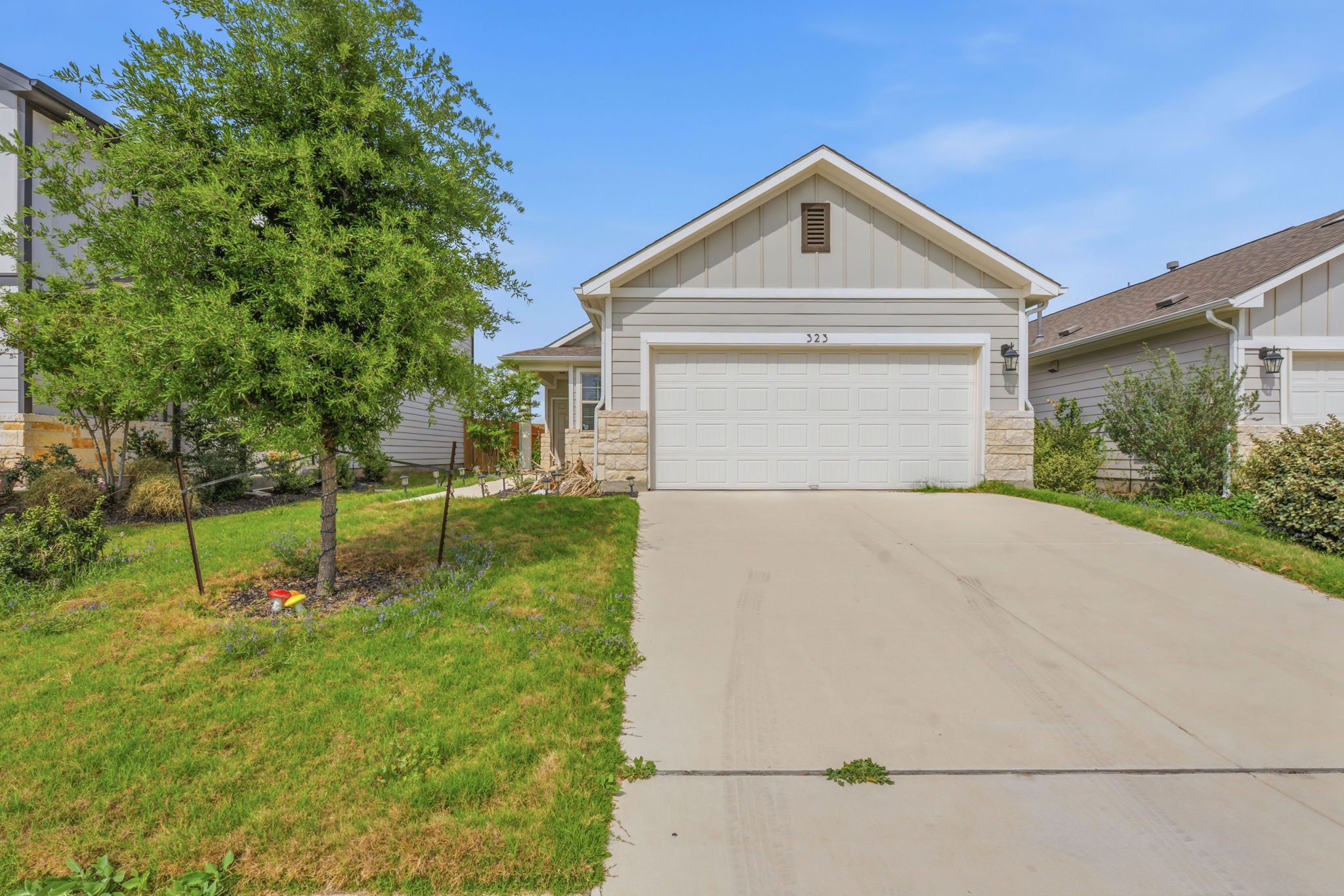 323 Tolo Drive Elgin, TX 78621 - Photo 2 of 29