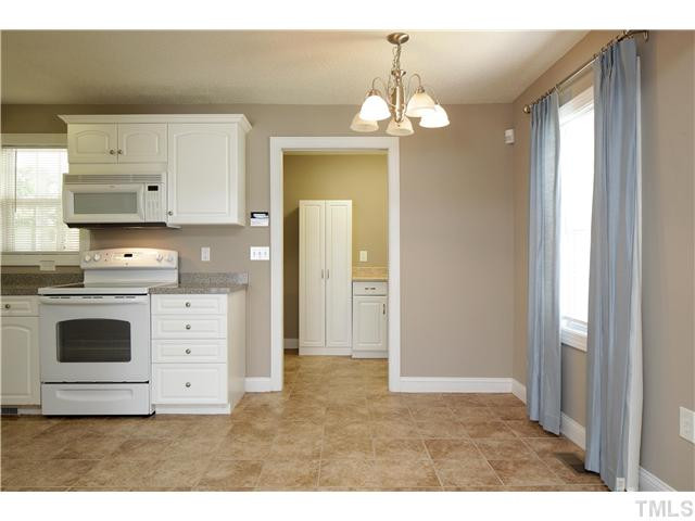2704 Knowles Street Raleigh, NC 27603 - Photo 6 of 14 Breakfast Area