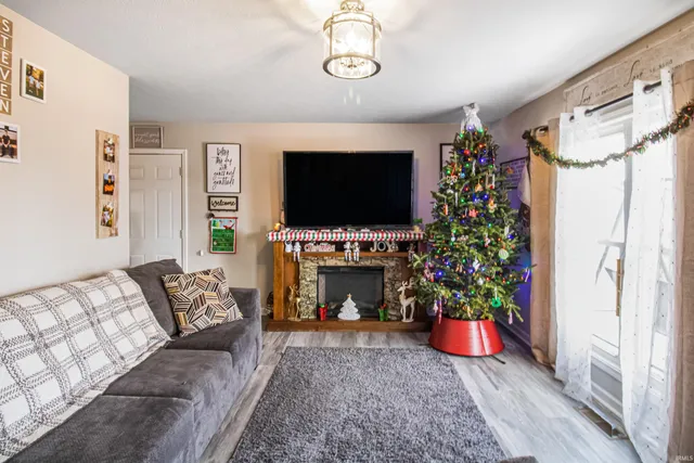 $164,900 | 810 Elm Boulevard, Winchester, IN 47394