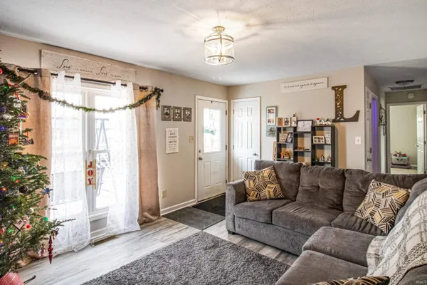 $169,900 | 810 Elm Boulevard, Winchester, IN 47394