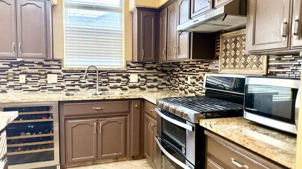 $2,500 | 960 Vista Place, Lemoore, CA 93245