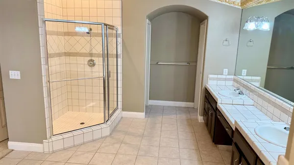$2,500 | 960 Vista Place, Lemoore, CA 93245