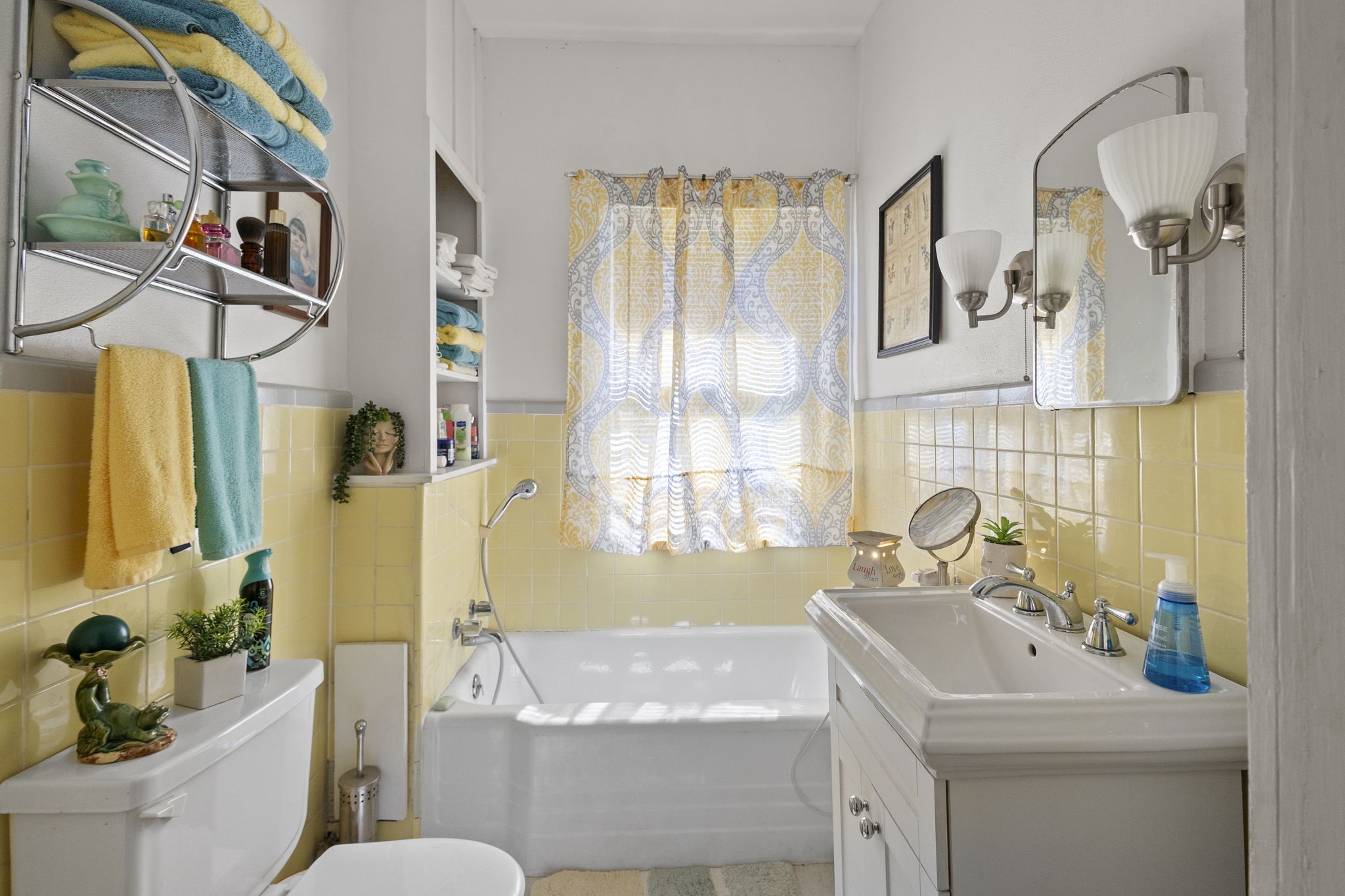 105 Mann Street Colmesneil, TX 75938 - Photo 9 of 40 a bathroom with a sink a toilet and shower curtain