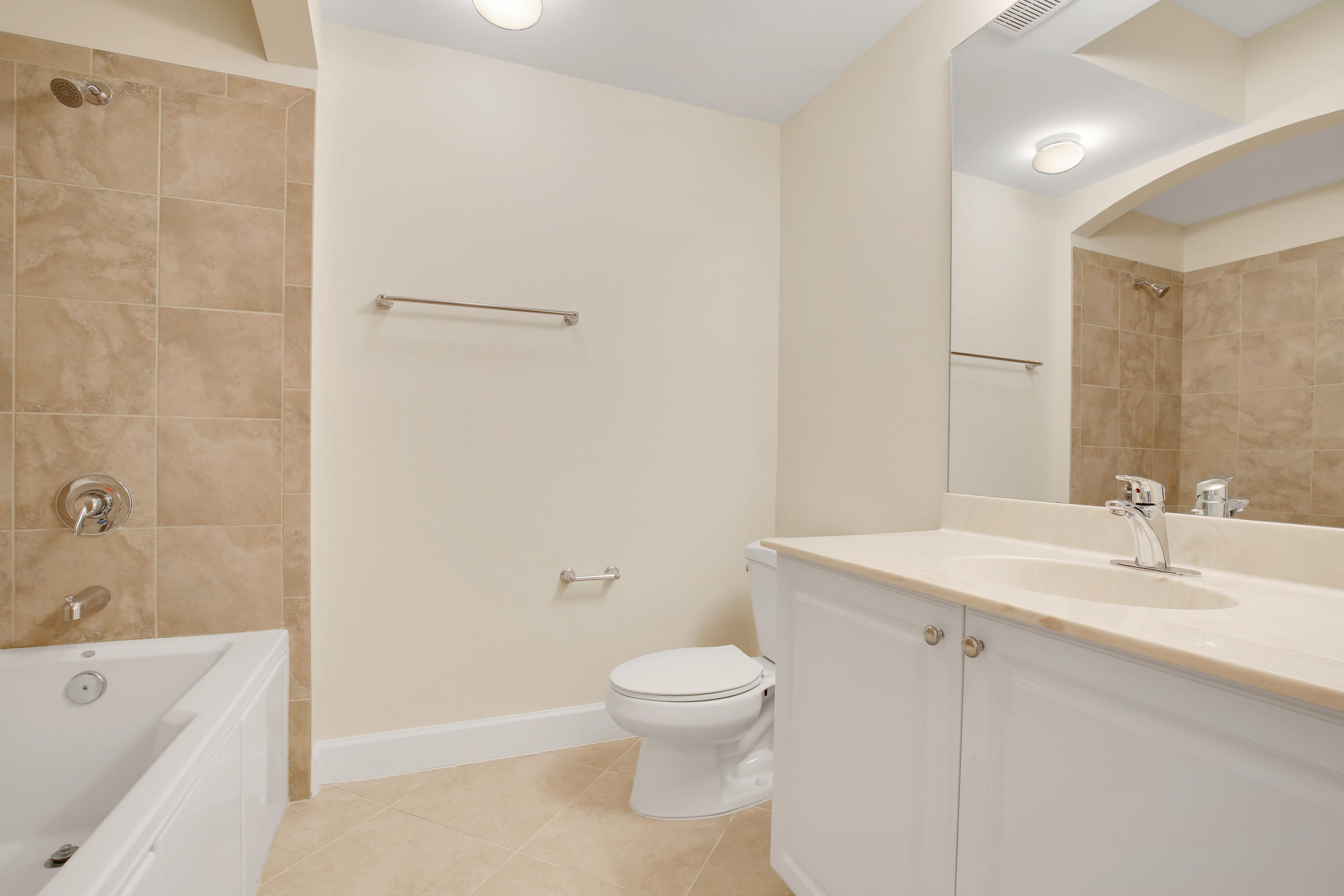 1690 Renaissance Commons Boulevard, Unit 1420 Boynton Beach, FL 33426 - Photo 13 of 22 Bathroom