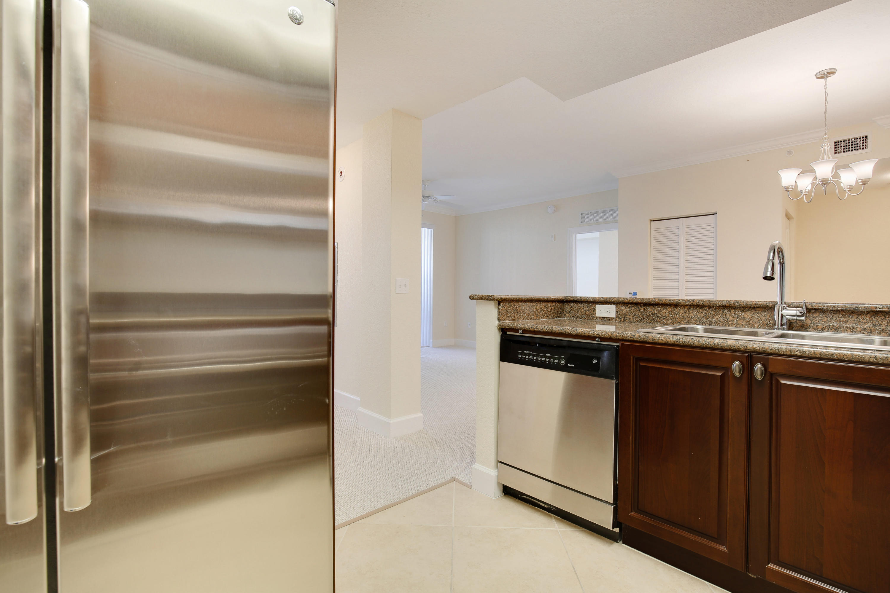 1690 Renaissance Commons Boulevard, Unit 1420 Boynton Beach, FL 33426 - Photo 7 of 22 Kitchen