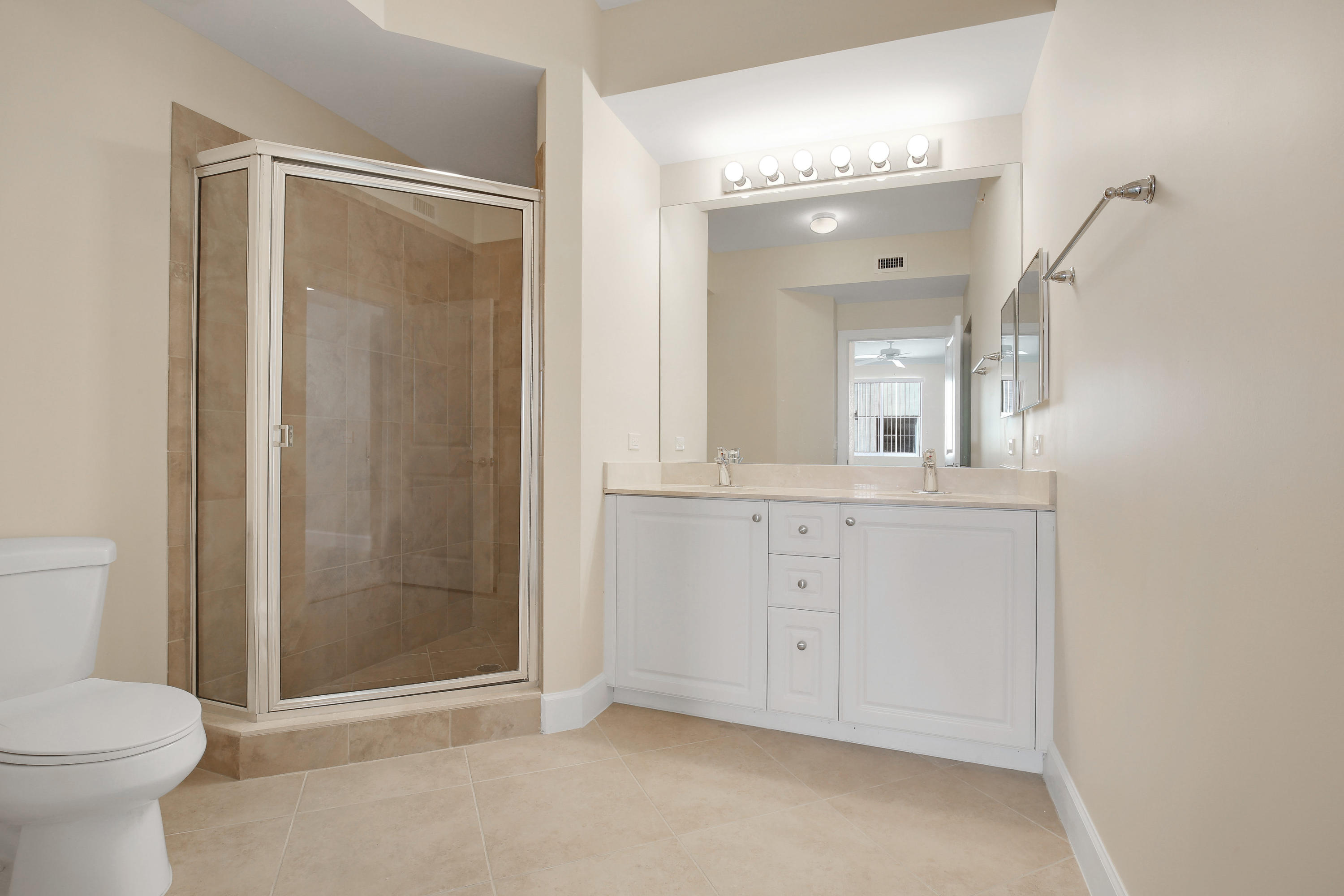 1690 Renaissance Commons Boulevard, Unit 1420 Boynton Beach, FL 33426 - Photo 10 of 22 Master Bath