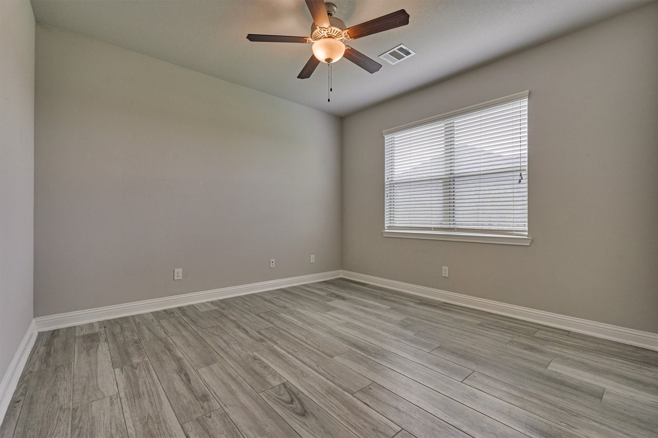 180 Racetrack Lane Montgomery, TX 77356 - Photo 29 of 46 Both secondary bedrooms have ceiling fans and walk in closets.