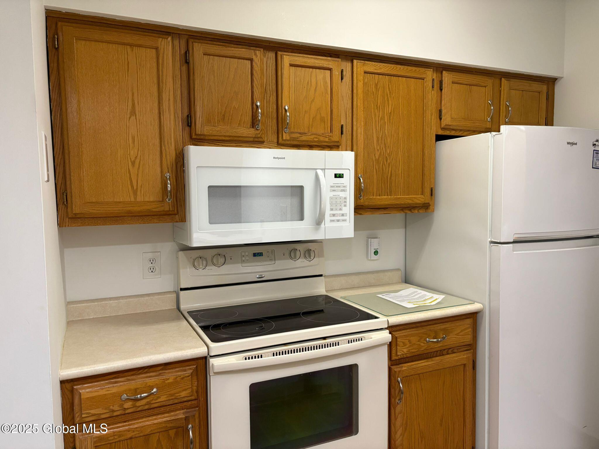 1976 Curry Road, Unit E136 Schenectady, NY 12303 - Photo 16 of 42 2