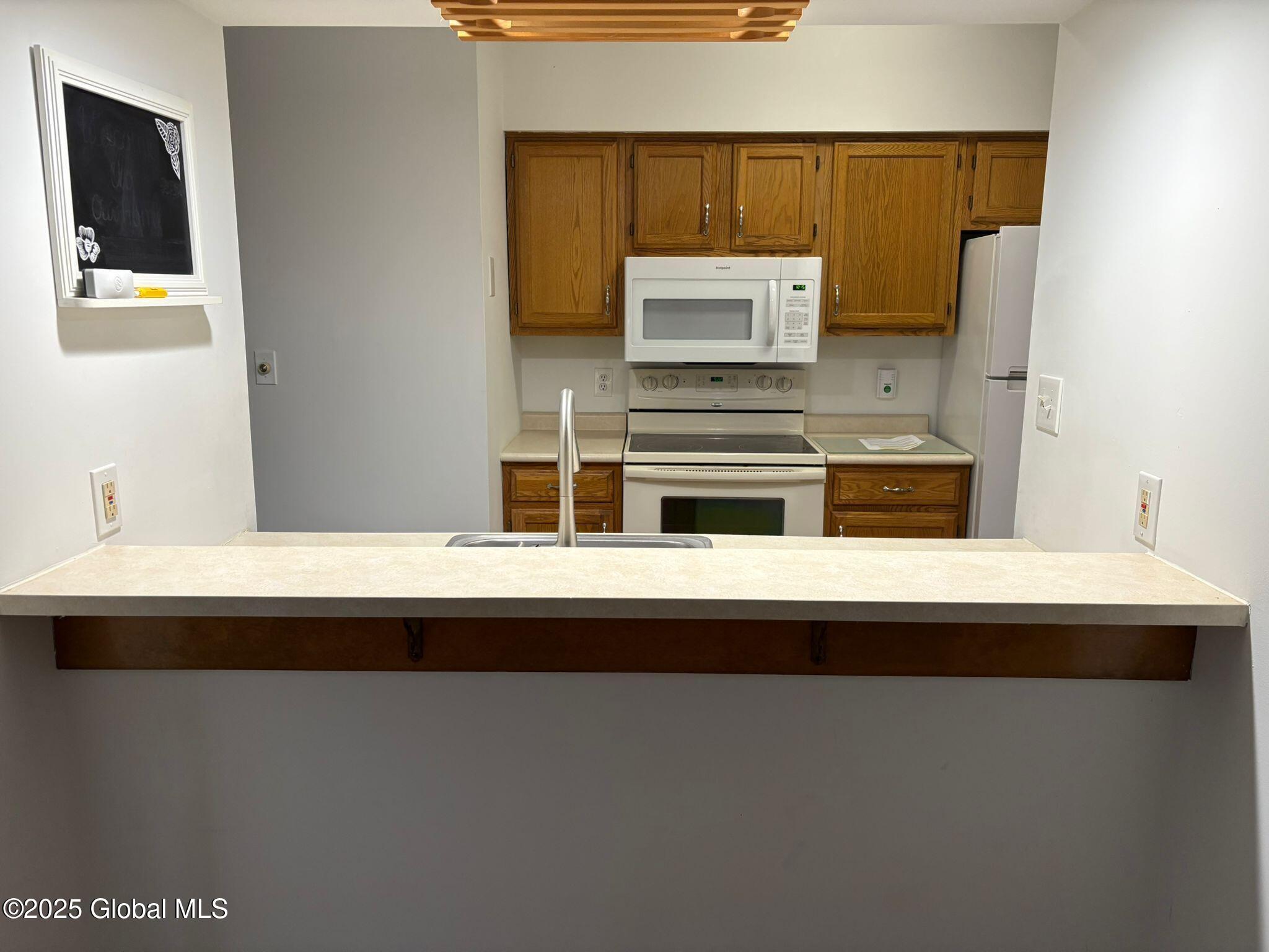 1976 Curry Road, Unit E136 Schenectady, NY 12303 - Photo 17 of 42 3