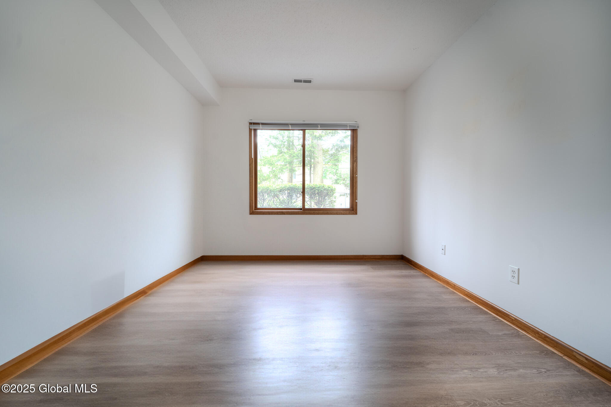 1976 Curry Road, Unit E136 Schenectady, NY 12303 - Photo 34 of 42 MIG06145-HDR