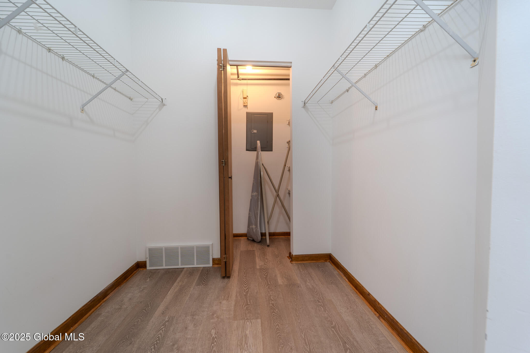 1976 Curry Road, Unit E136 Schenectady, NY 12303 - Photo 37 of 42 MIG06157-HDR