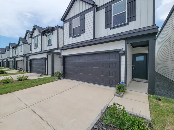 $2,500 | 3225 Creston Gate Drive, Houston, TX 77047