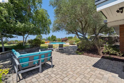 $1,795,000 | 5842 Highwood Road, Castro Valley, CA 94552