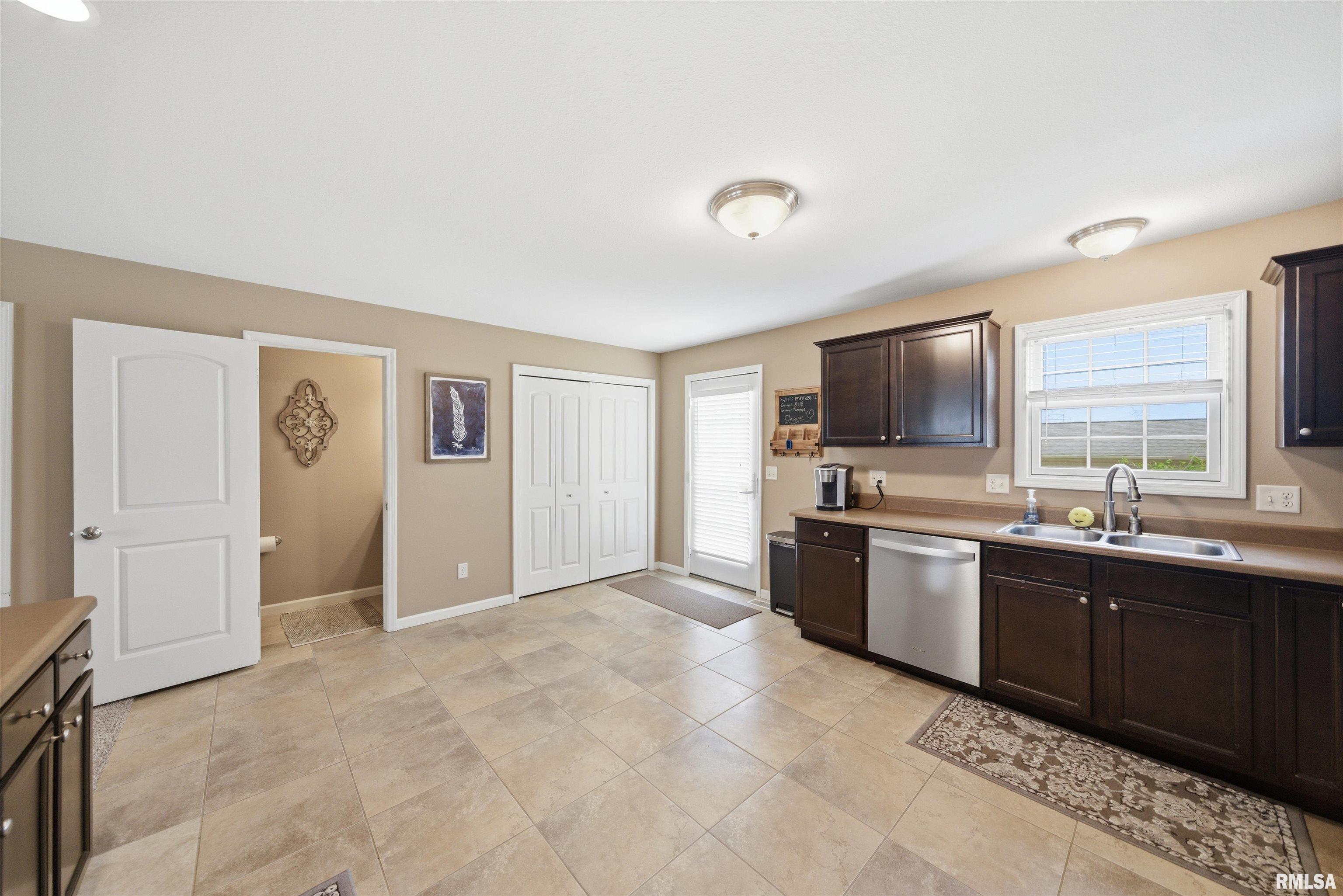 1906 Glenbridge Road Bloomington, IL 61704 - Photo 13 of 33