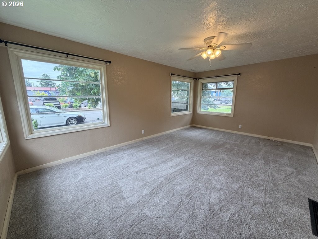 307 Sherman Street Amity, OR 97101 - Photo 6 of 18 Living Room