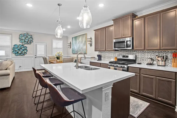 $2,800 | 109 Adeline Road, Hutto, TX 78634