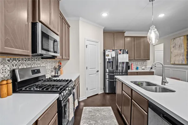 $2,800 | 109 Adeline Road, Hutto, TX 78634