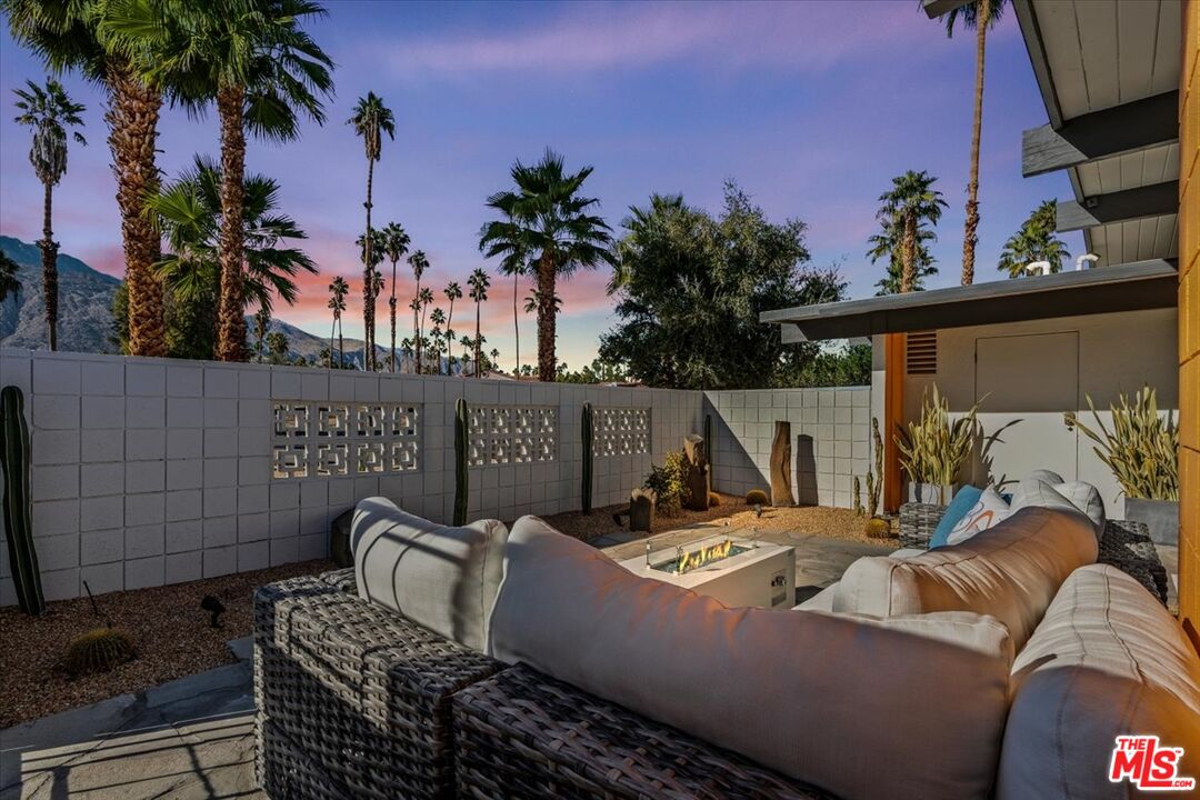 610 South Compadre Road Palm Springs, CA 92264 - Photo 4 of 31