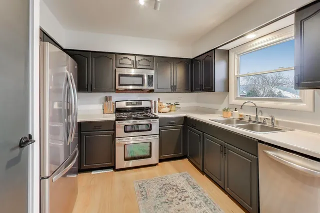 $415,000 | 21061 West Marion Avenue, Mundelein, IL 60060