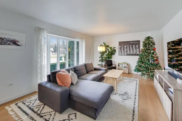 $415,000 | 21061 West Marion Avenue, Mundelein, IL 60060