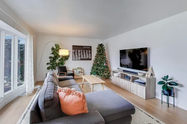 $415,000 | 21061 West Marion Avenue, Mundelein, IL 60060