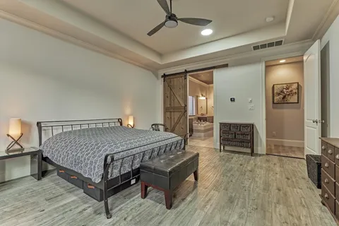 $1,075,000 | 26 Spring Basket Trail, The Woodlands, TX 77389