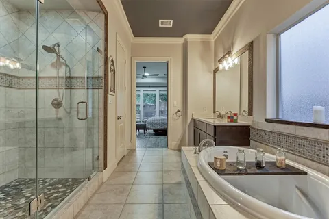 $1,075,000 | 26 Spring Basket Trail, The Woodlands, TX 77389