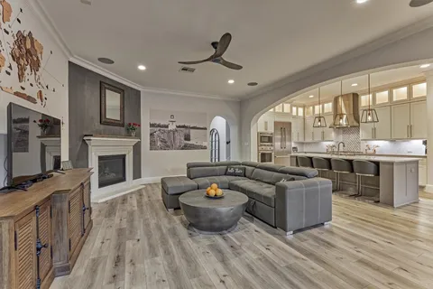 $1,075,000 | 26 Spring Basket Trail, The Woodlands, TX 77389