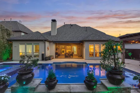$1,075,000 | 26 Spring Basket Trail, The Woodlands, TX 77389