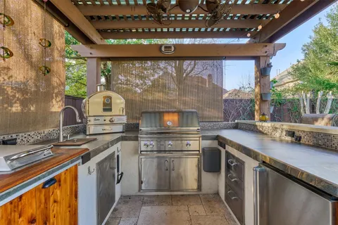 $1,075,000 | 26 Spring Basket Trail, The Woodlands, TX 77389