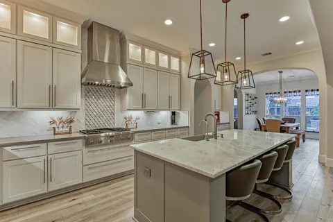 $1,075,000 | 26 Spring Basket Trail, The Woodlands, TX 77389