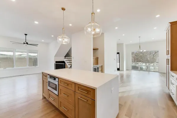 a large kitchen with kitchen island a large island in it