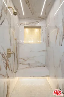 $4,299,000 | 2402 11th Street, Santa Monica, CA 90405