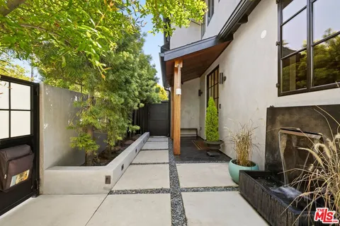 $4,299,000 | 2402 11th Street, Santa Monica, CA 90405
