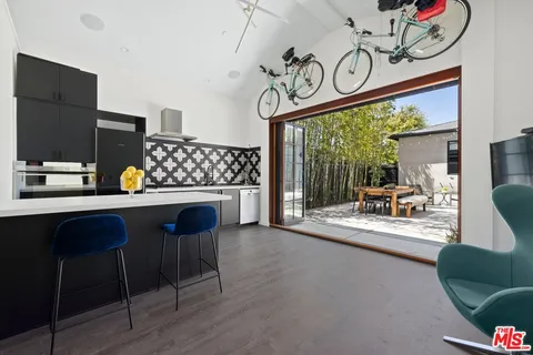 $4,299,000 | 2402 11th Street, Santa Monica, CA 90405