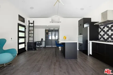 $4,299,000 | 2402 11th Street, Santa Monica, CA 90405