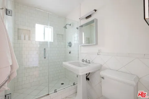 $4,299,000 | 2402 11th Street, Santa Monica, CA 90405