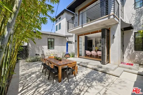 $4,299,000 | 2402 11th Street, Santa Monica, CA 90405