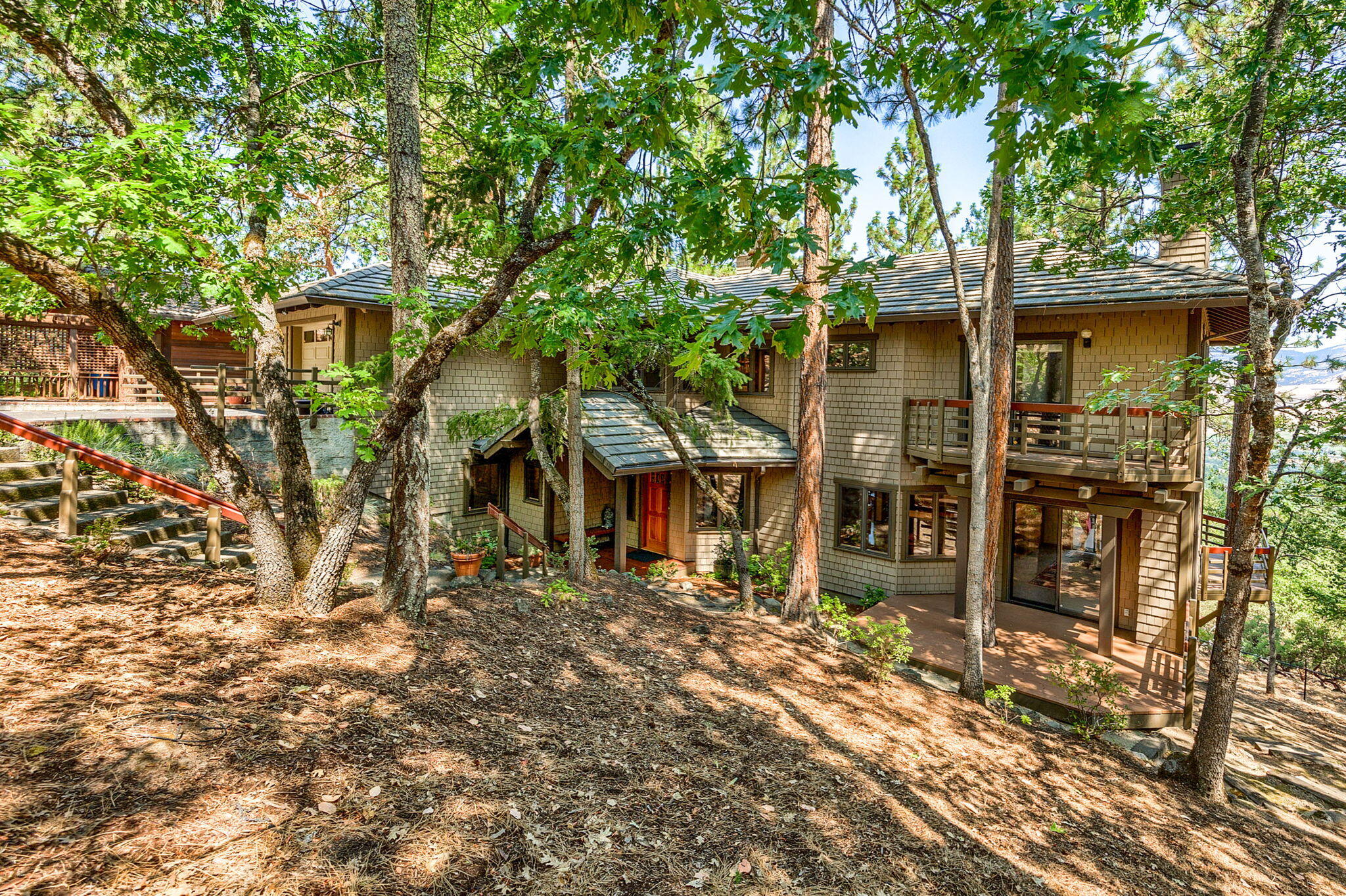 375 Ashland Loop Road Ashland, OR 97520 - Photo 2 of 64 ApxALR (2)