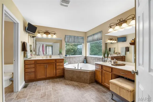 $500,000 | 24 Milton Brennan Manor Court, Wentzville, MO 63385