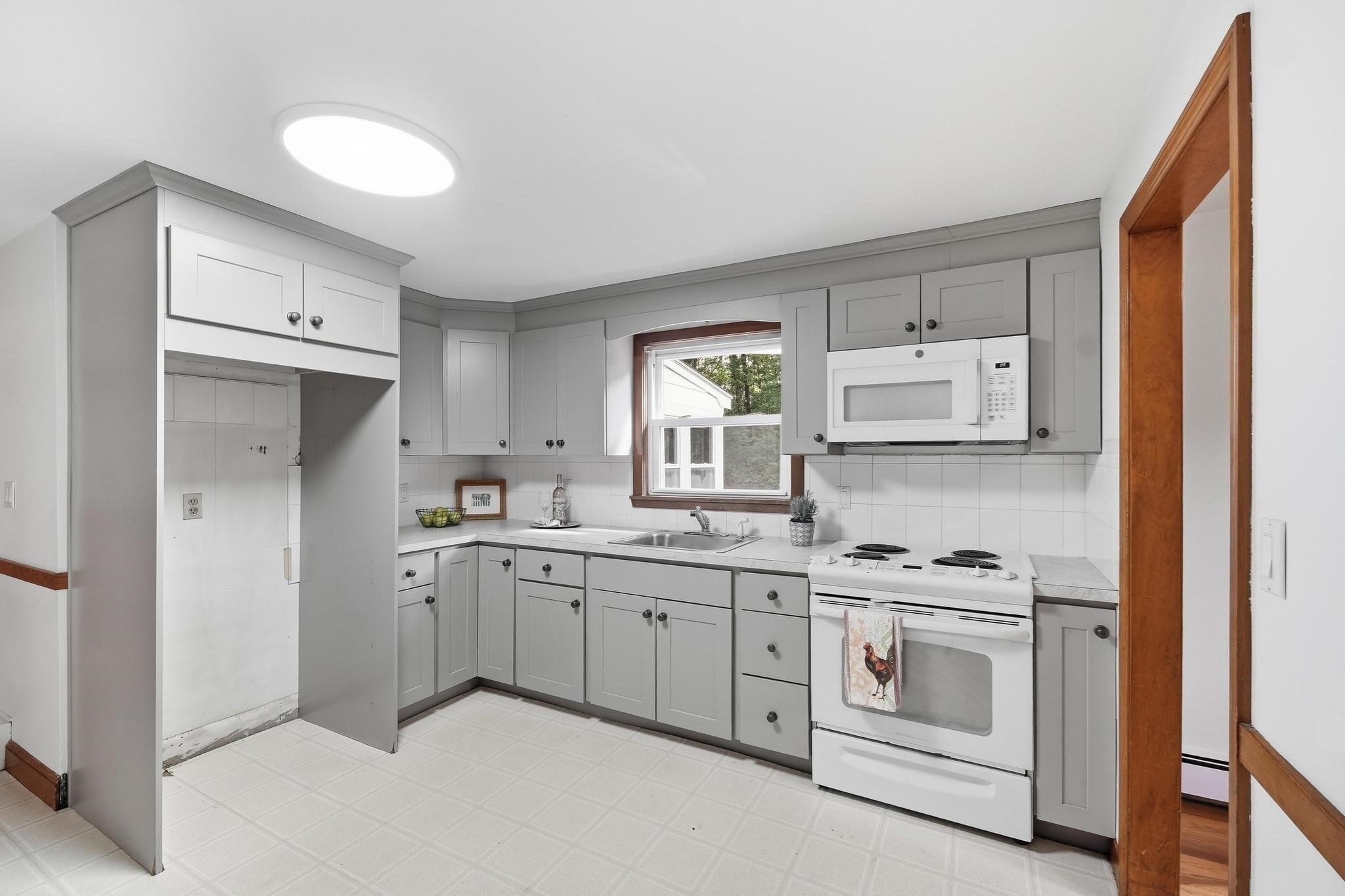 32 Dividence Road Reading, MA 01867 - Photo 13 of 42 Gallery Image 13