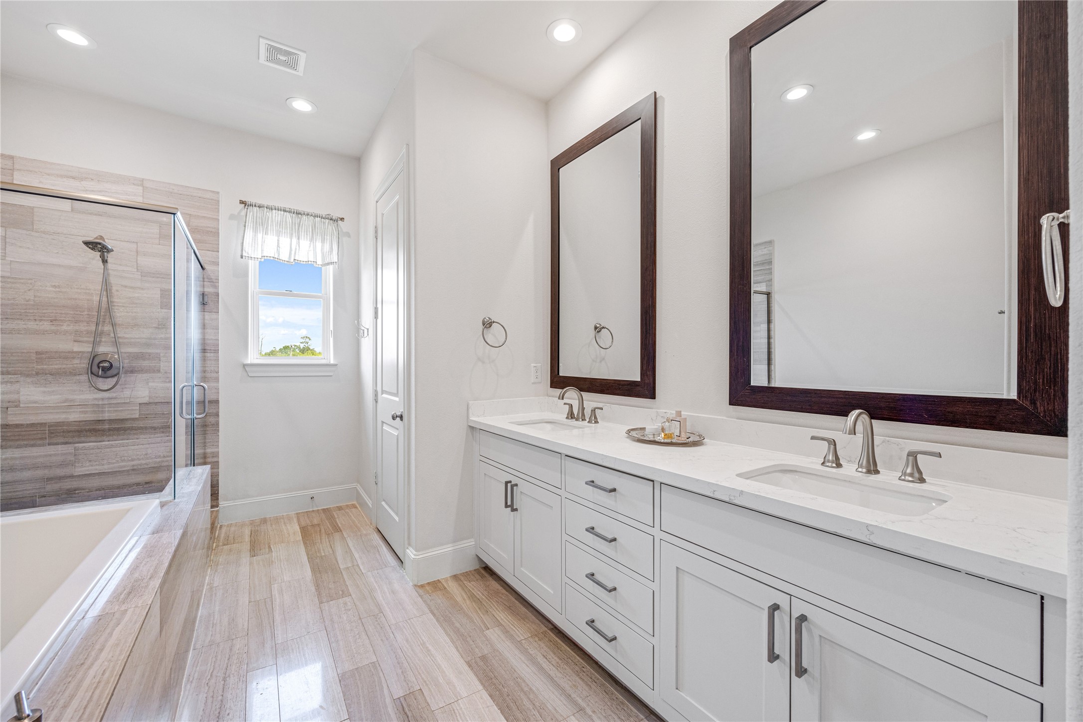 5628 Cohn Terrace Houston, TX 77007 - Photo 15 of 34