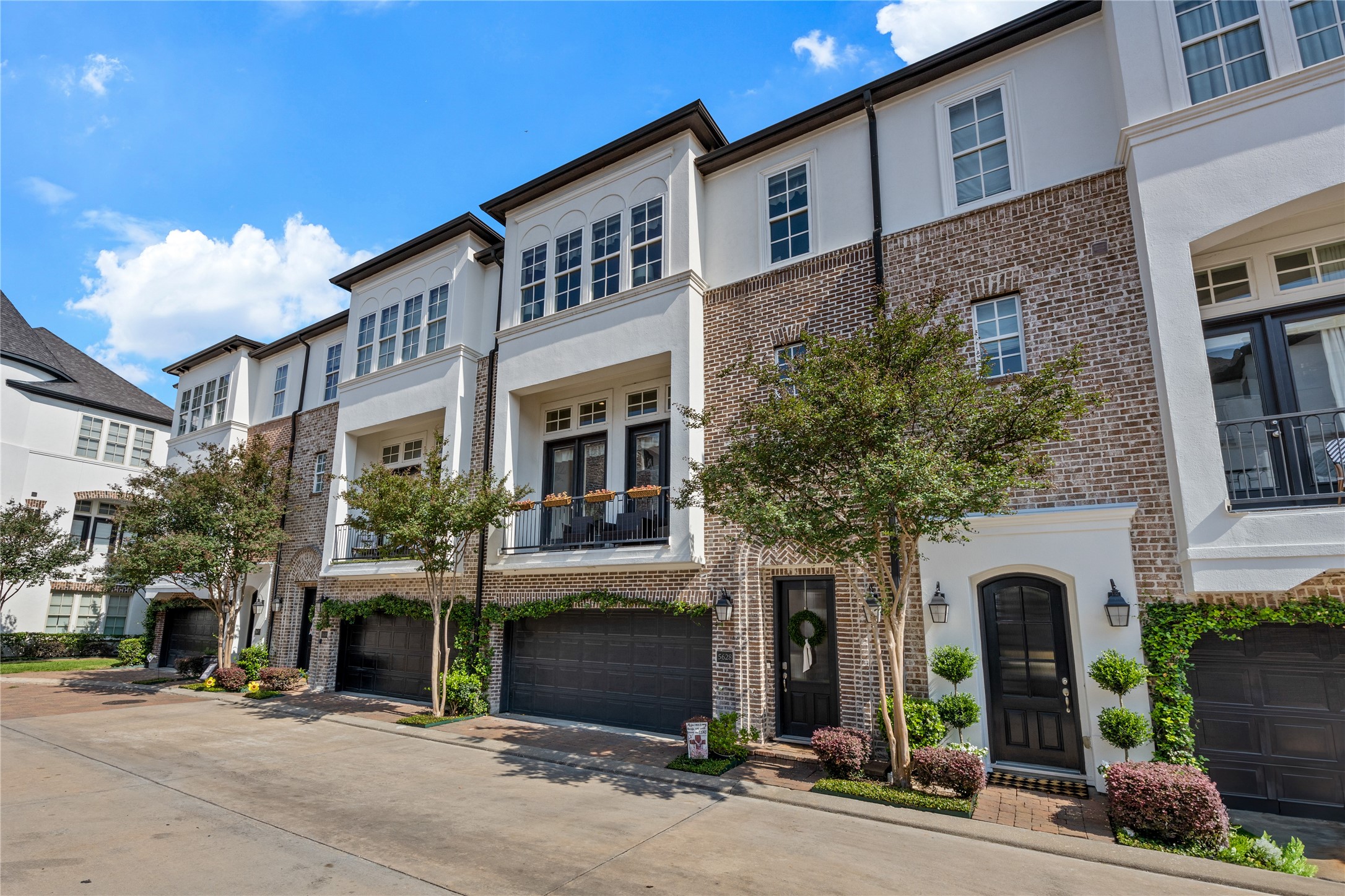 5628 Cohn Terrace Houston, TX 77007 - Photo 2 of 34