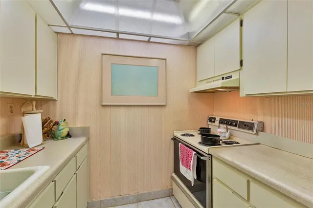 $159,500 | 12760 Indian Rocks Road, Unit 516, Largo, FL 33774