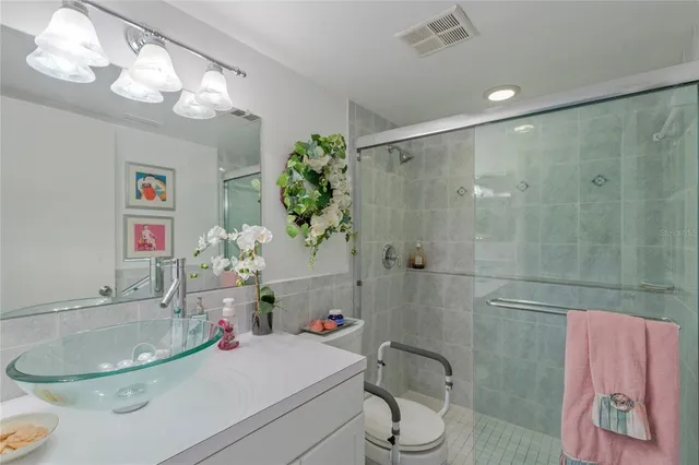 $159,500 | 12760 Indian Rocks Road, Unit 516, Largo, FL 33774