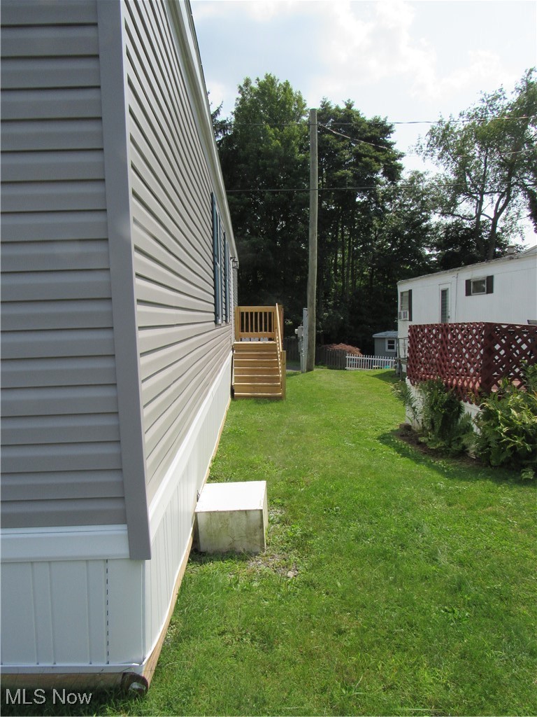 30 Kyle Lane Akron, OH 44310 - Photo 4 of 23 View of yard w/ second landing/small deck entrance
