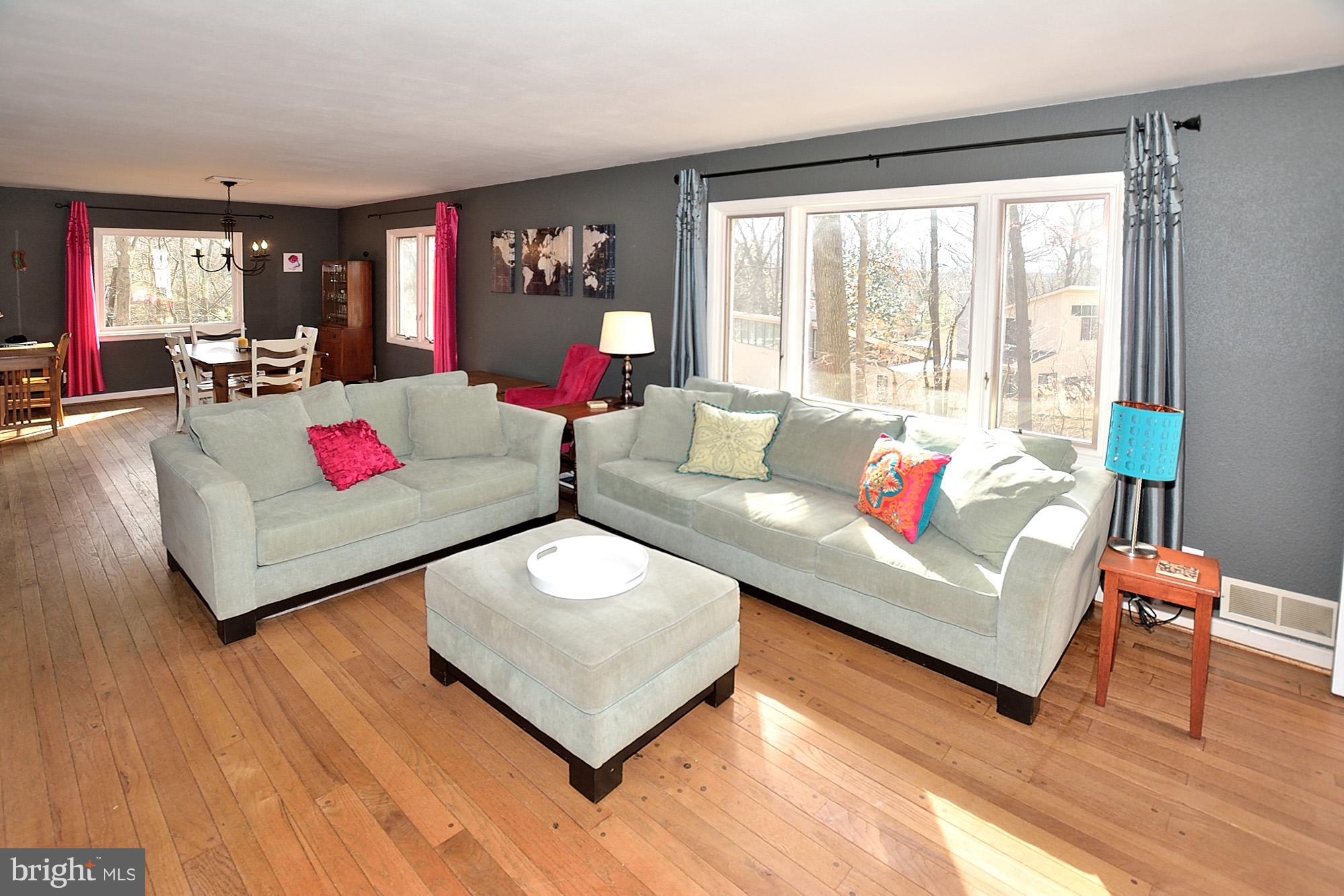 1135 Cameron Road Alexandria, VA 22308 - Photo 2 of 30 Living Room