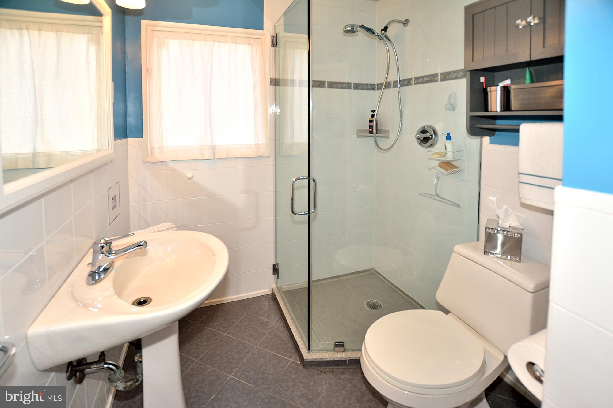 1135 Cameron Road Alexandria, VA 22308 - Photo 17 of 30 Bath