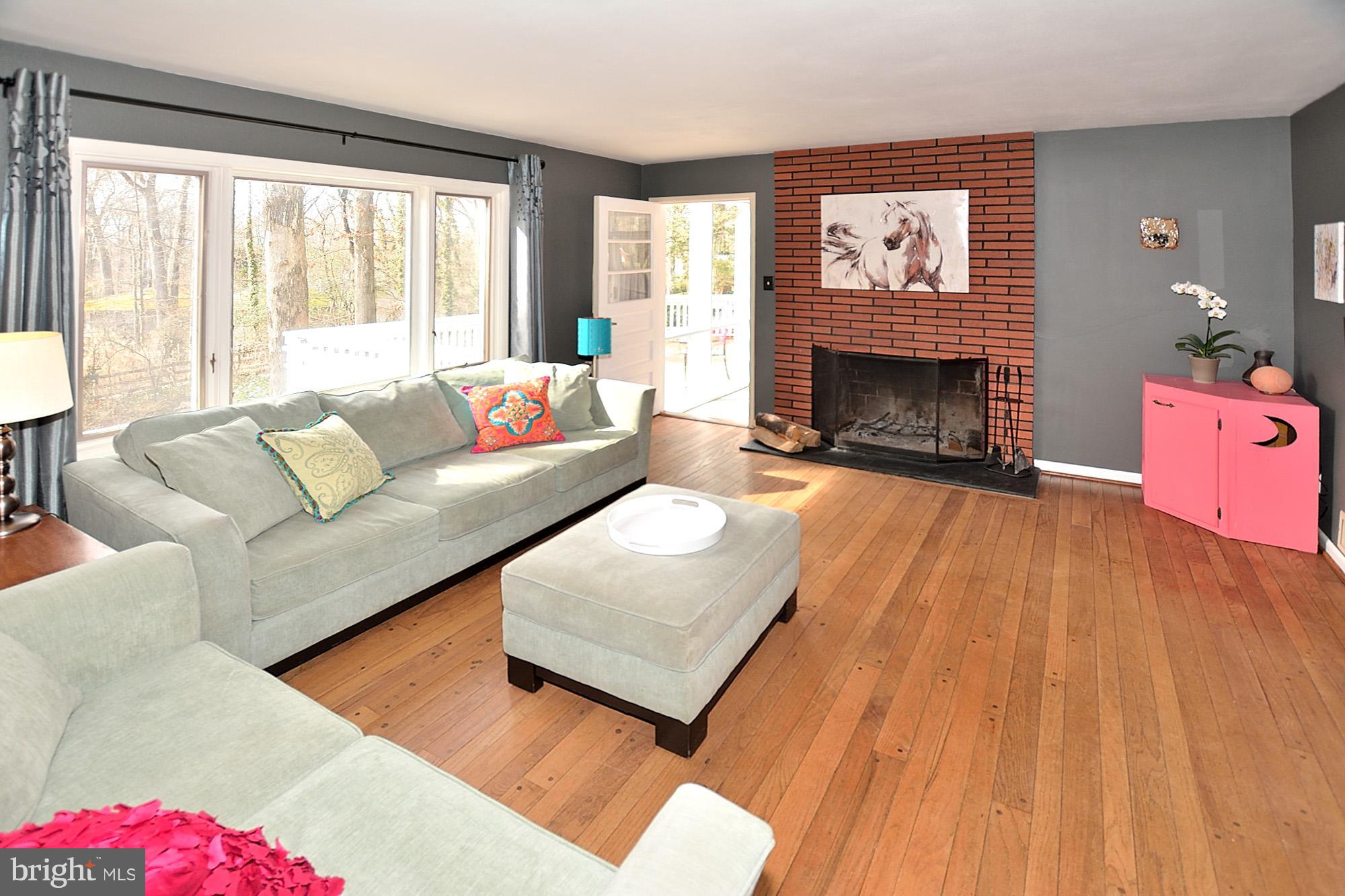 1135 Cameron Road Alexandria, VA 22308 - Photo 10 of 30 Living Room